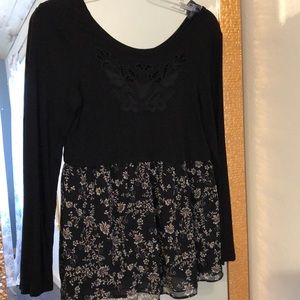 A pea in the pod maternity top M